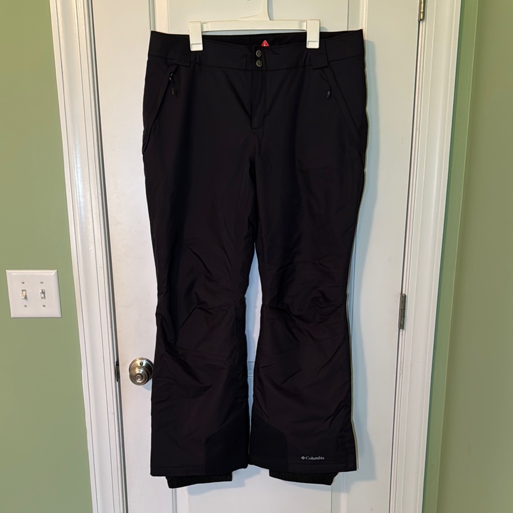 Columbia OmniHeat ski pants. Women’s XL. Black.